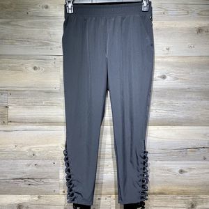 Fabletics Womens XS Gray Cropped Capri Leggings Athletic Pants Criss-Cross Woven